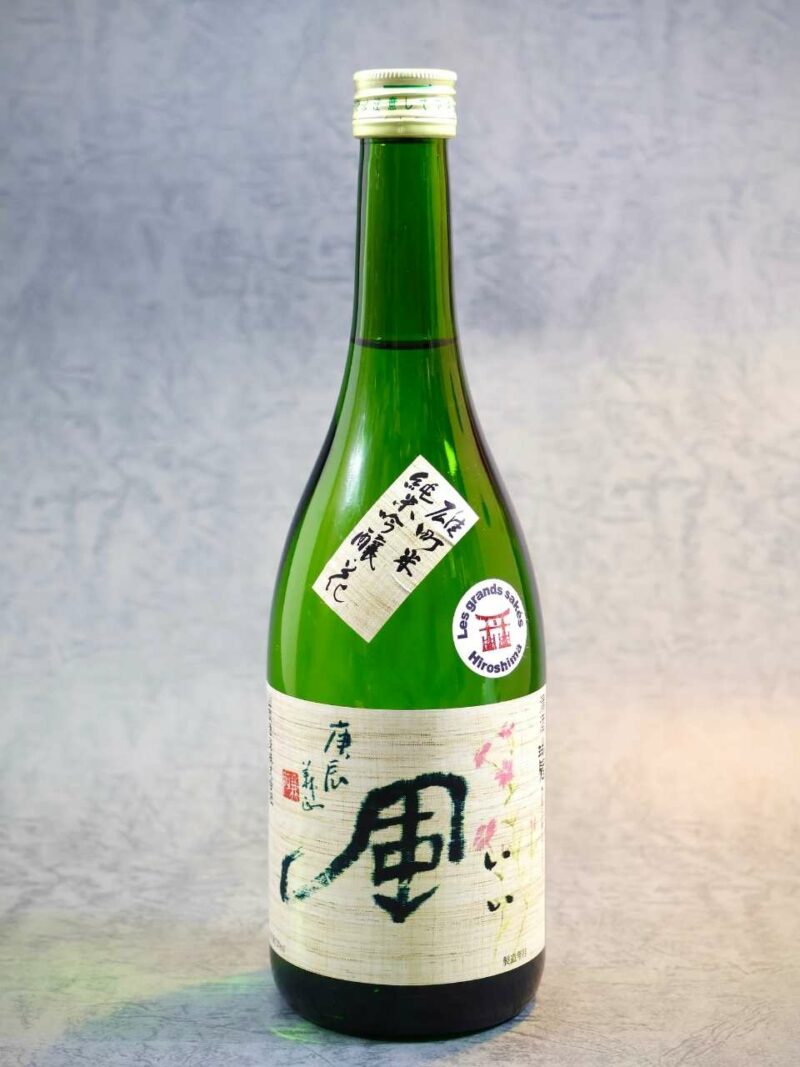 Sak& Junmai Ginjo Ii Kaze Hana Omachi de la maison Yamaoka