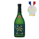Bouteille de Shochu de patate douche et thé vert nommé Chiran Tea Chu avec une médaille d'un prix Kuramaster