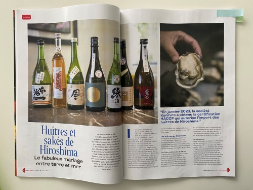 Photo de magazine avec la page sur l'article "huîtres et sakés de hiroshima"