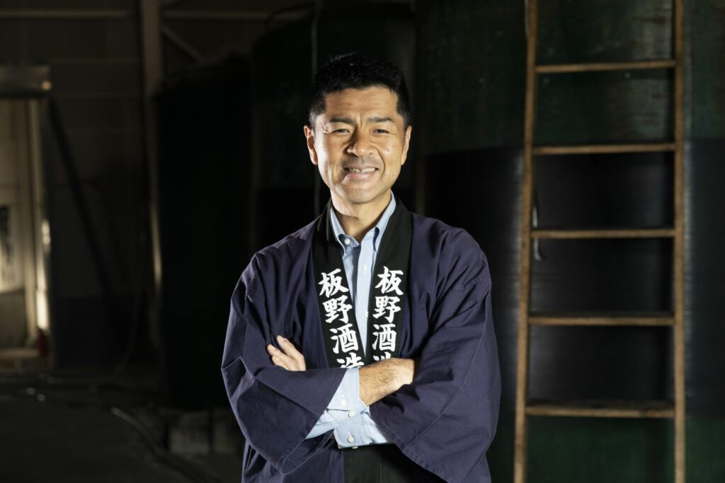 monsieur itano souriant